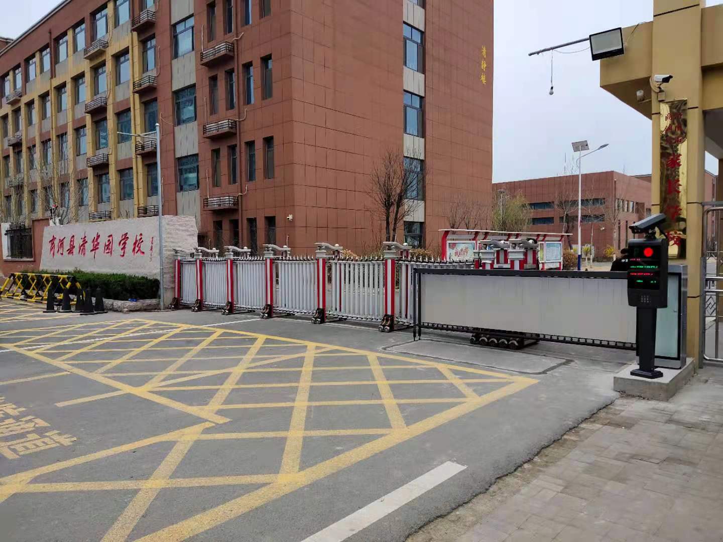 济南直杆道闸起落杆 济南栅栏道闸电动门 济南小区起落杆